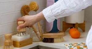 A Guide to Choosing the Right Plant-Based Dish Soap